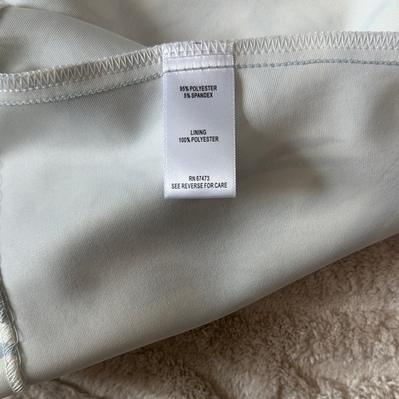 Just...Taylor Blue and White Floral Midi Dress has Pockets! - Picture 5 of 10